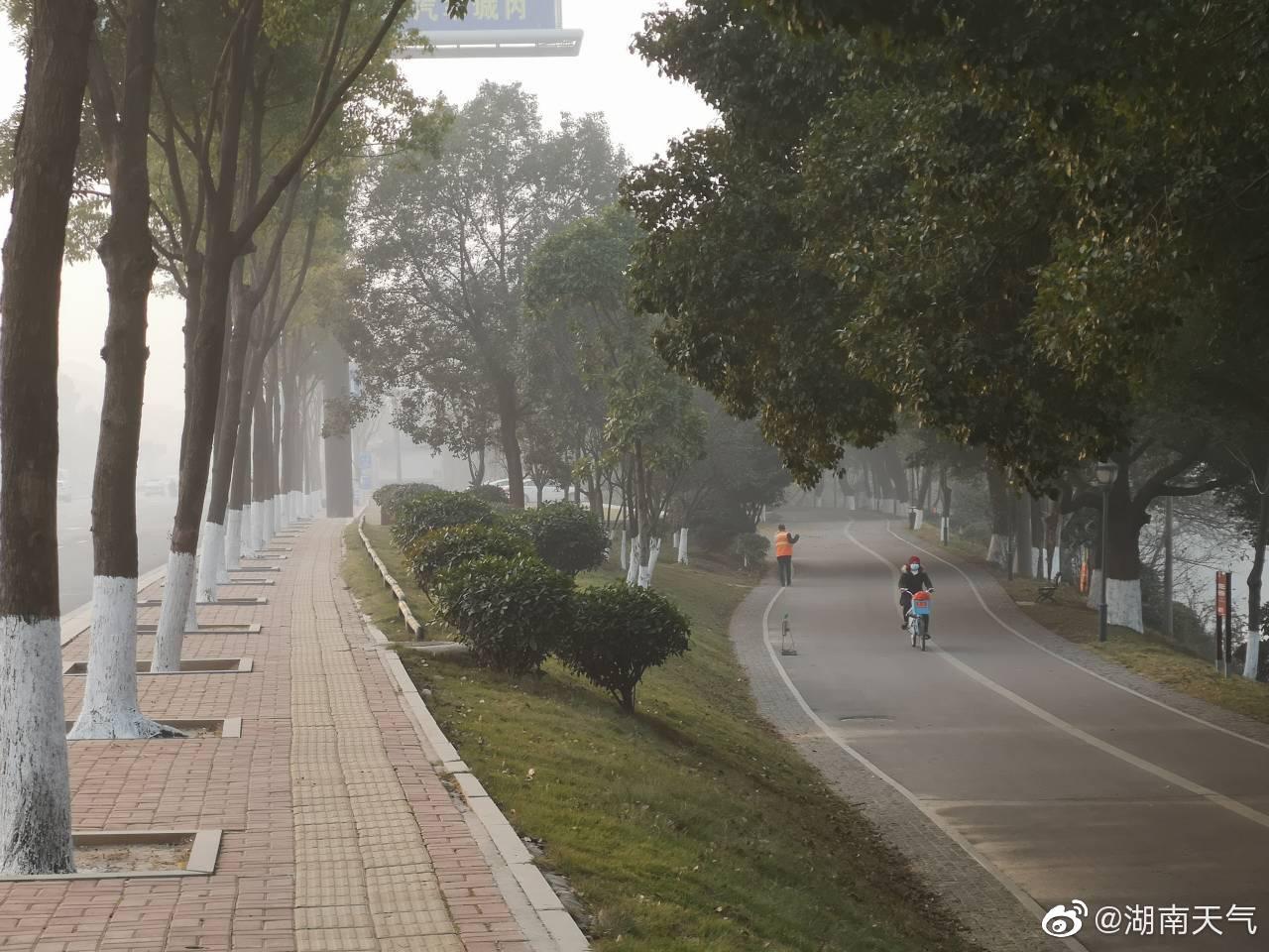 岳阳今日天气：洞庭湖畔的晴雨变奏曲—温度、湿度、风力全方位解析及未来展望