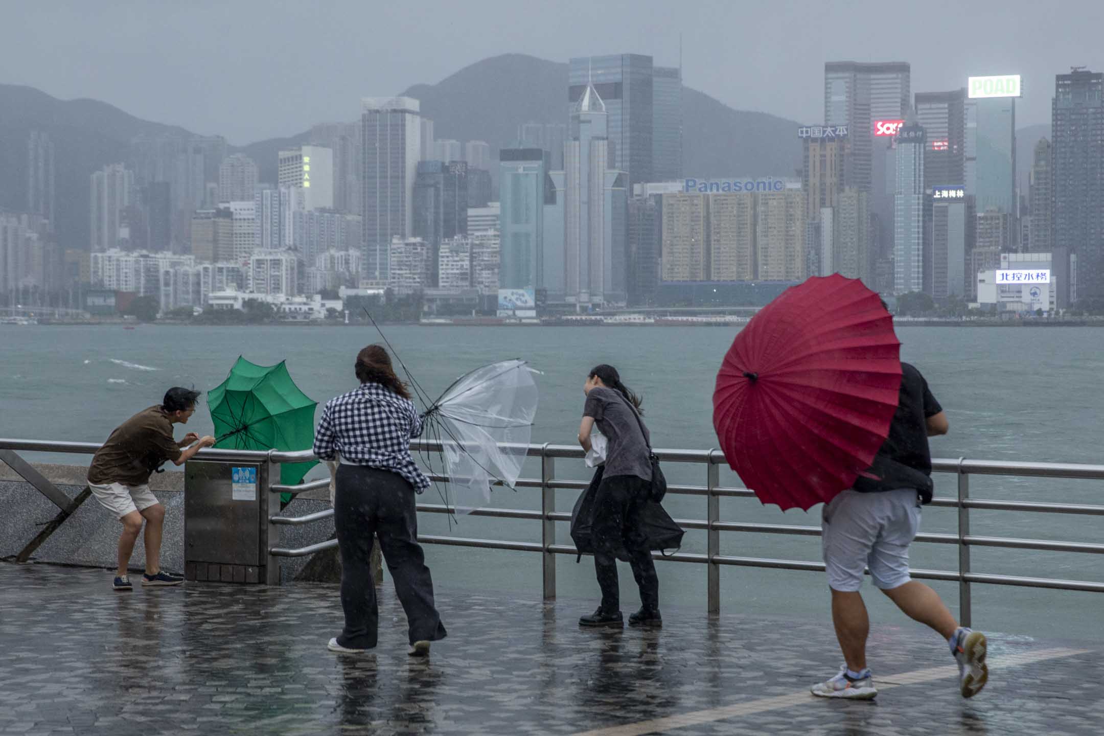 19号台风实时路径追踪：风雨影响及防御指南