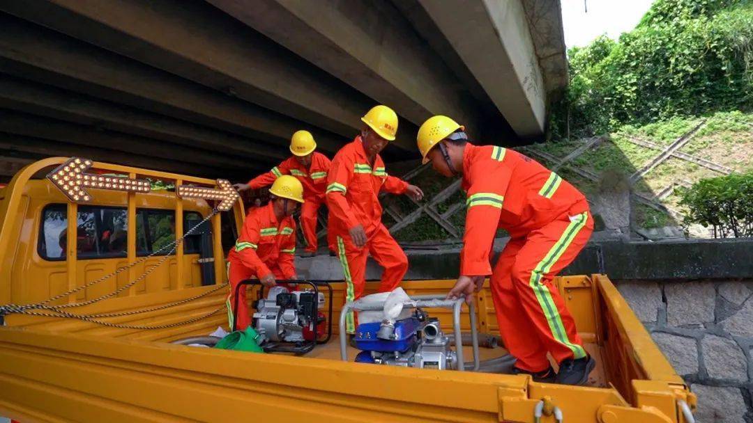 广州最新实时台风路径追踪：风雨预警及应对策略详解