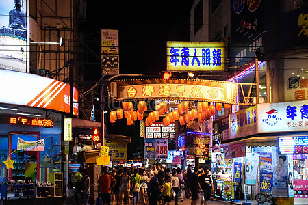 夜幕降临，华灯初上：最新夜市摆摊图片及背后趋势解读